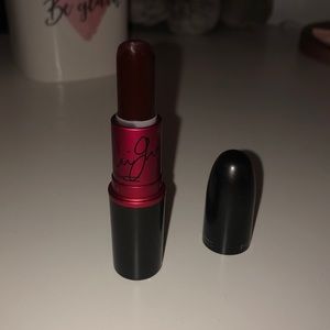Mac x Ariana Grande limited edition viva glam